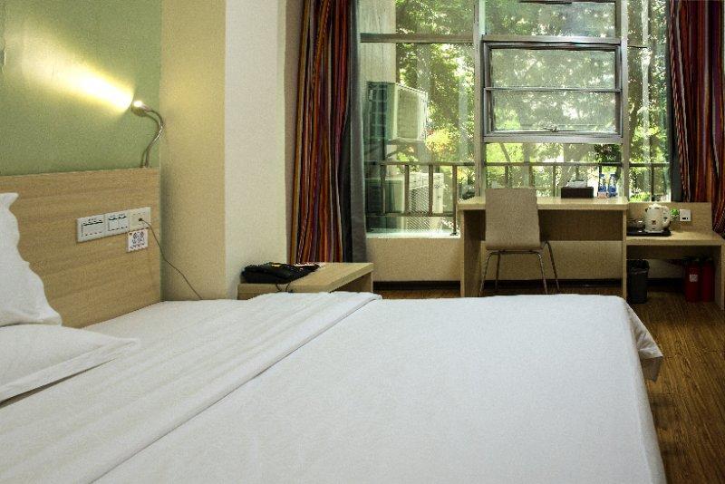 E+ Hotel Guangzhou Baixin Branch Εξωτερικό φωτογραφία