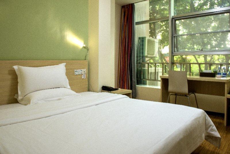 E+ Hotel Guangzhou Baixin Branch Εξωτερικό φωτογραφία